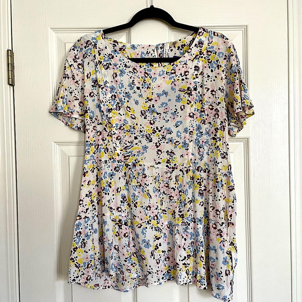 Floral Maternity & Nursing Tee Size M